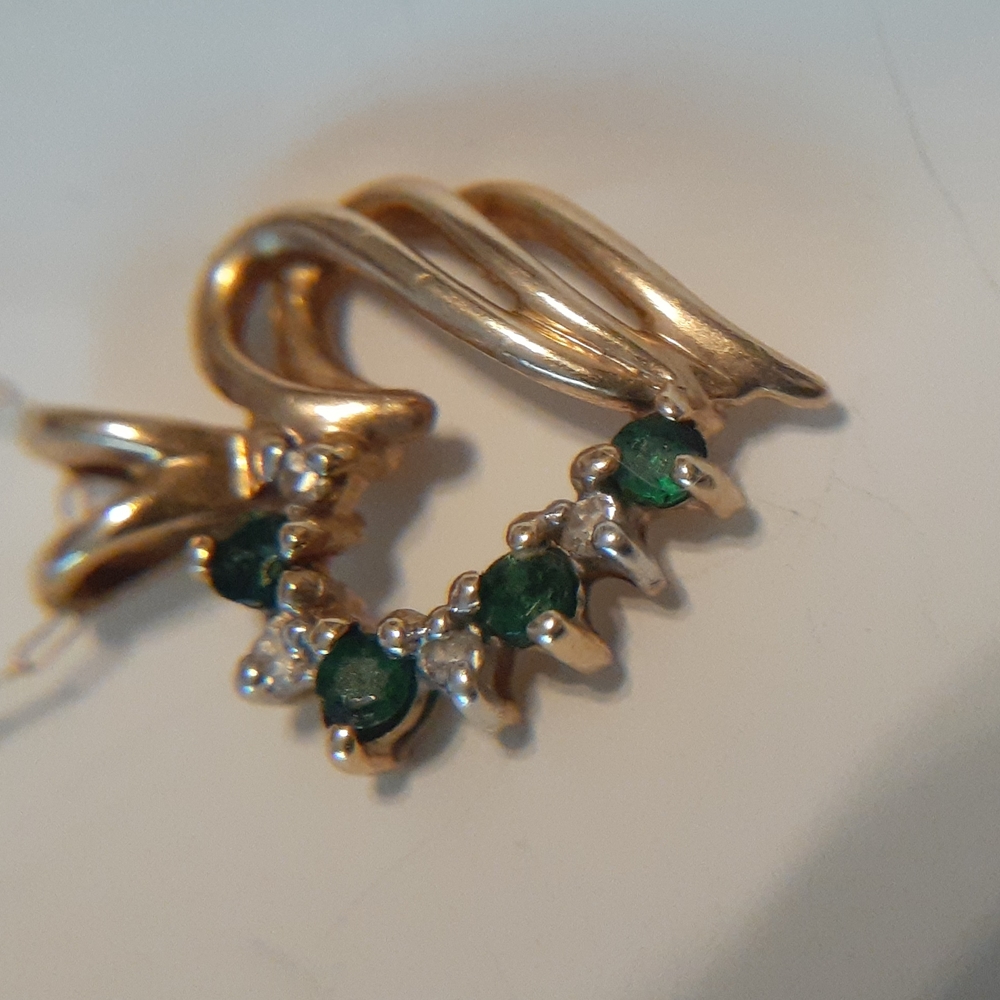 10k yellow gold emerald diamond heart necklace